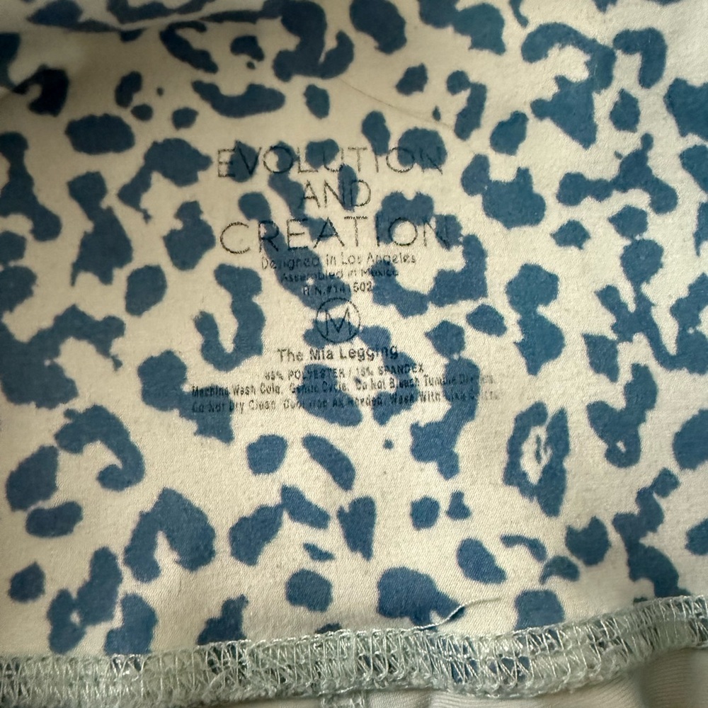 💪🏻 Evolution and Creation Cheetah Blues Leggings Medium - Picture 4 of 4